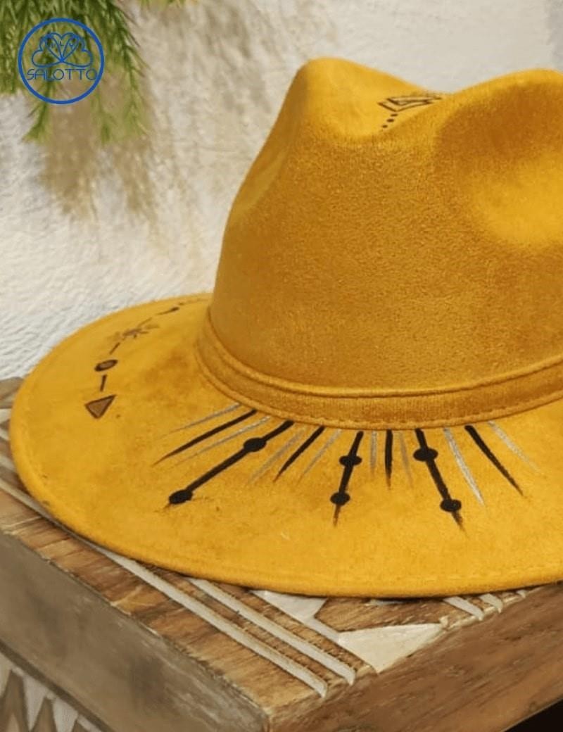 Sombrero explorer gamuza pintado a mano mostaza | Salotto