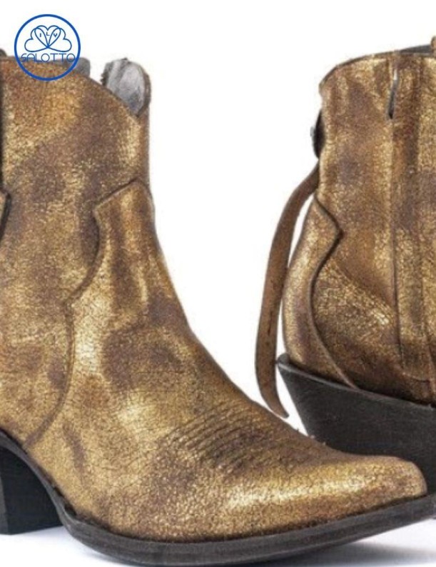 Stivaletti con cuciture e borchie messicane oro antico | Salotto