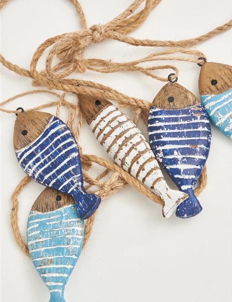 Multicolored fish garland | Living room