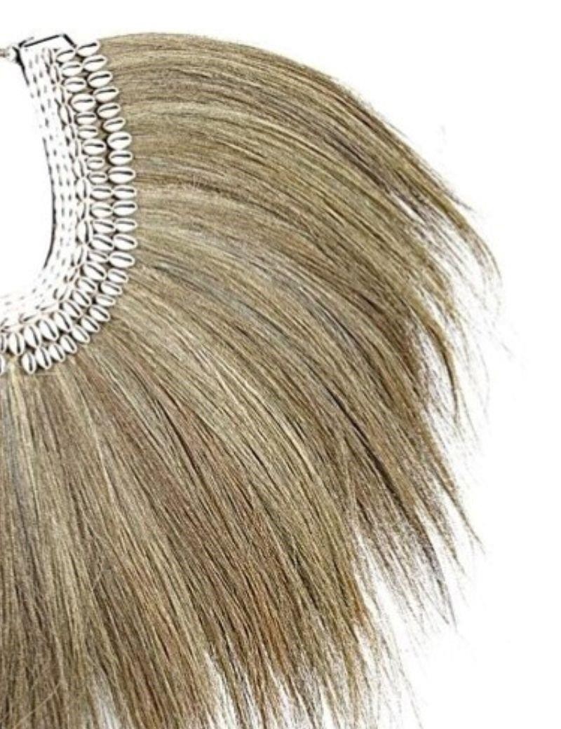 Figura decorativa in conchiglie e rayung con base in metallo naturale | Salotto
