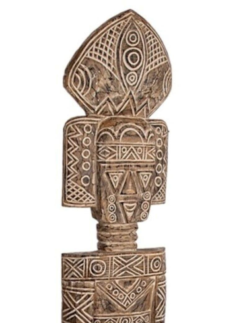 Tribal-Totem aus natürlichem Holz – natürliche ethnische dekorative Skulptur | Wohnzimmer