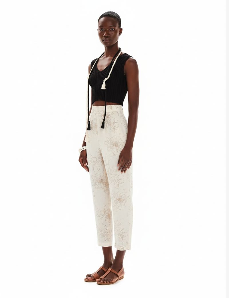 TOP CORTO CON ESCOTE EN V DE ALGODON KOURBELA