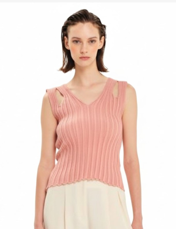 TOP  CON ESCOTE EN V METALIZADO KOURBELA