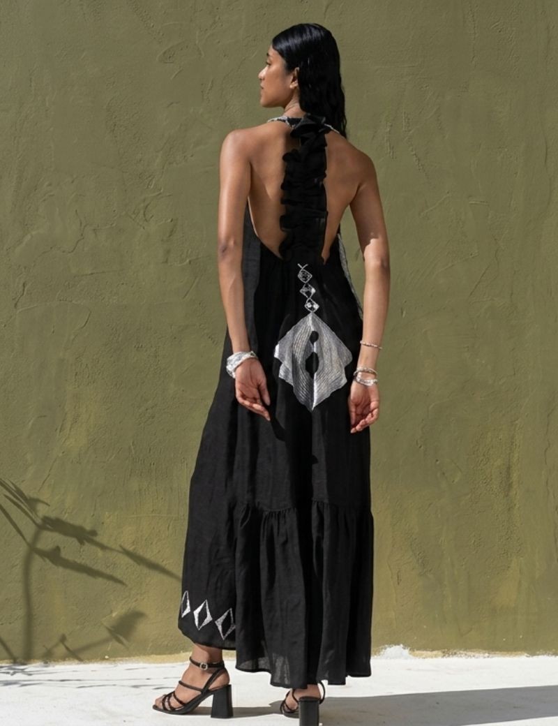 VESTIDO DE RAMIE CON BORDADO PLATA NEMA RESORT WEAR