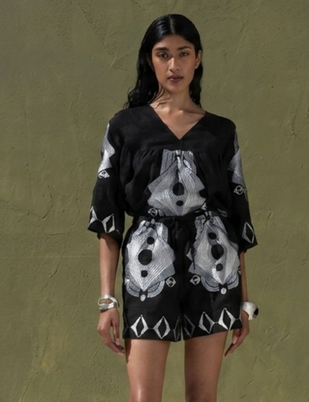 TOP DE CON BORDADO PLATA NEMA RESORT WEAR